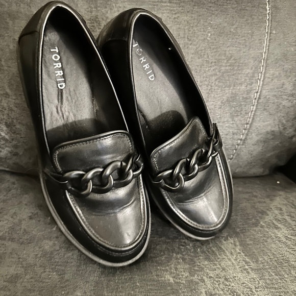 🆕 CHUNKY HEEL LOAFER WITH CHAIN 🆕 - Picture 6 of 6